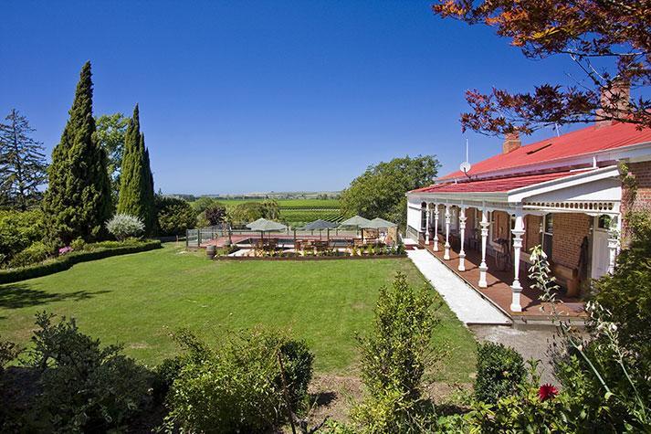 Ugbrooke Country Estate Hotell Lower Dashwood Eksteriør bilde